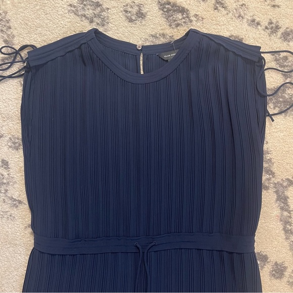 CLUB Monaco Navy Viga Pleated Tie-Shoulder Romper size 4 - Picture 7 of 13